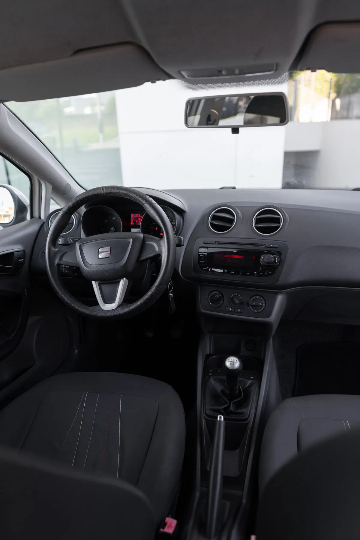 Seat Ibiza 1.6 TDI 2012, fotografia 3