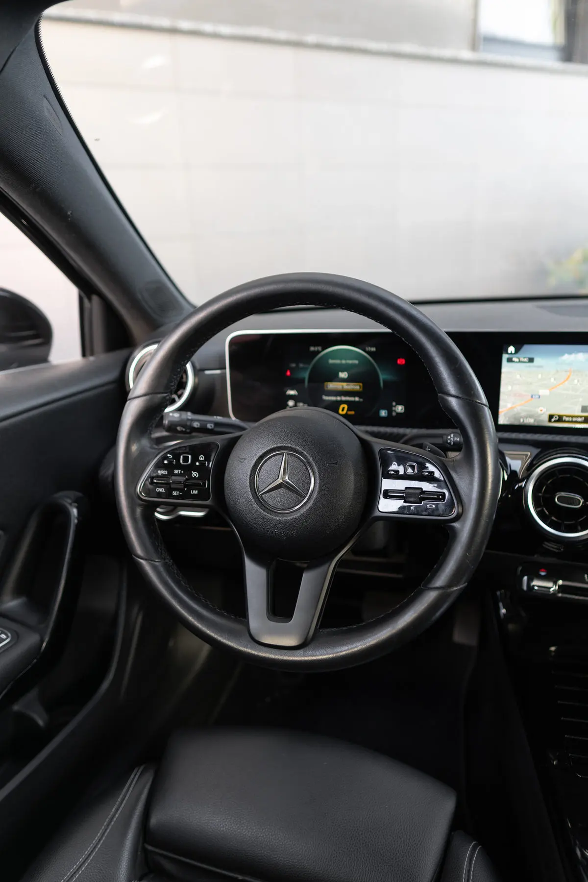 Mercedes-Benz A 180 d AMG · Automático 2018, fotografia 3