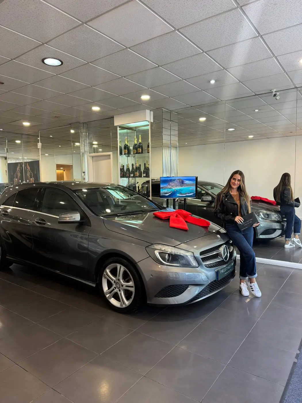 Entrega de viatura a cliente no showroom Prestige FMF, 5