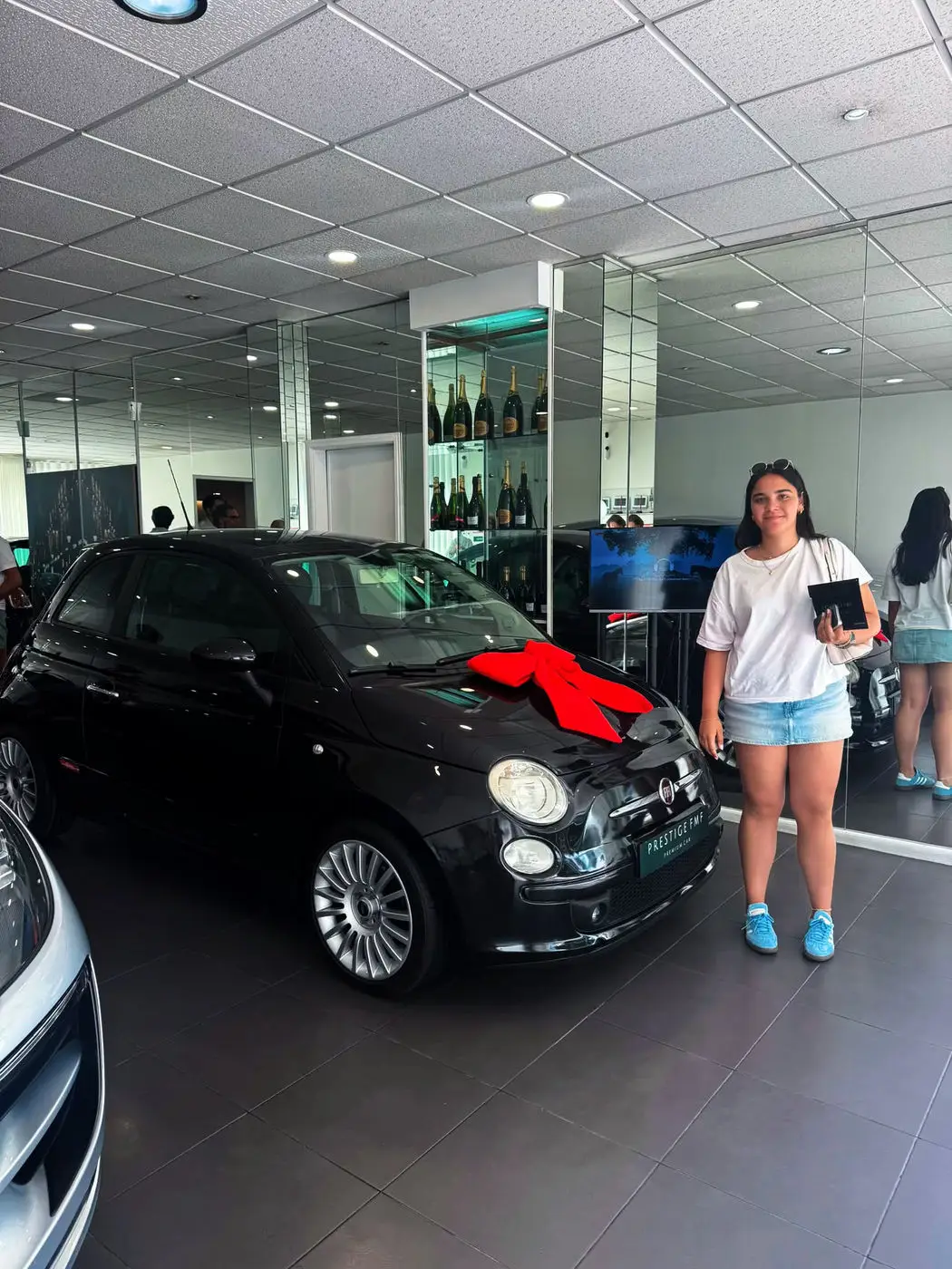 Entrega de viatura a cliente no showroom Prestige FMF, 10