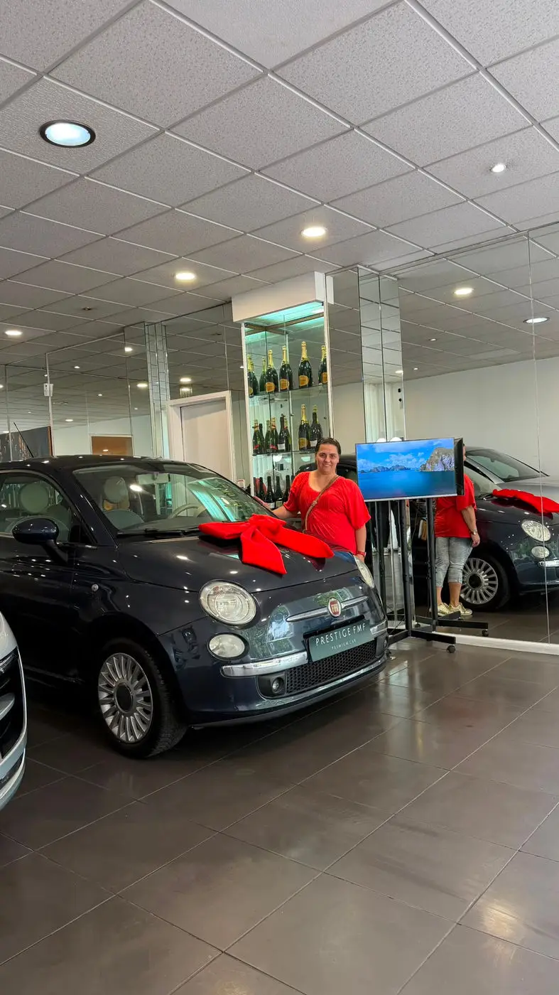 Entrega de viatura a cliente no showroom Prestige FMF, 12